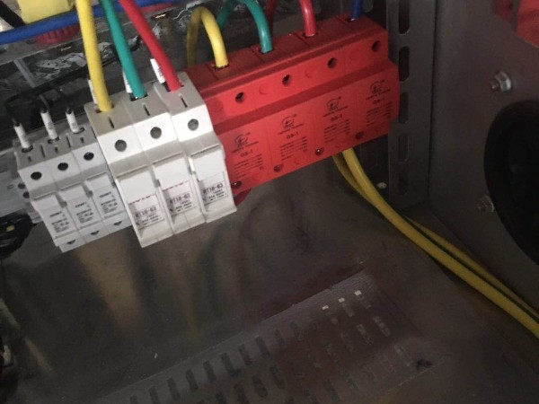 海拔最高的輸變電工程如何選擇國家電網浪涌保護器呢？[杭州光束防雷]